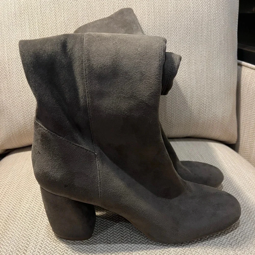 Nine West size 10 over the knee length dark gray suede boots